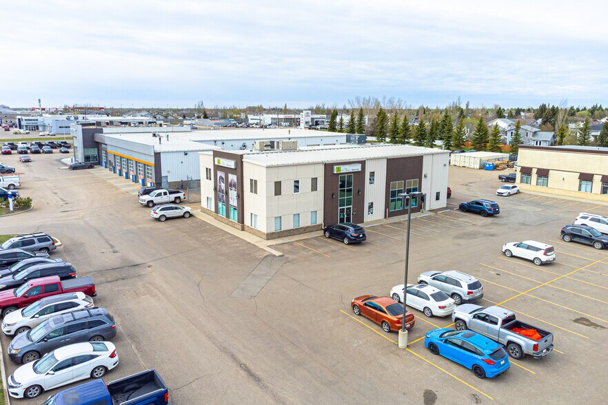 More Photos Of 2602 50 Av, Lloydminster Showroom For Sale