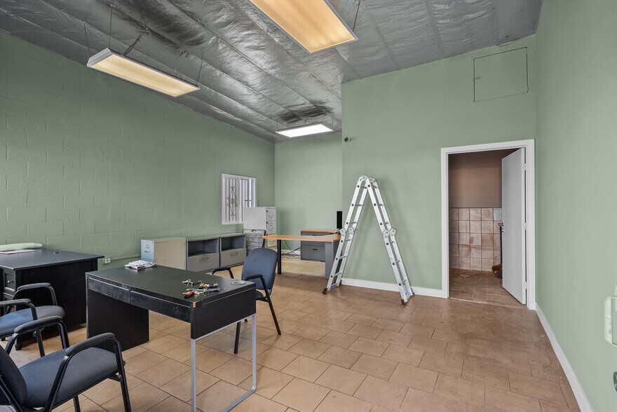 More Photos Of 9533 Atlantic Blvd, South Gate Auto Repair For Sale