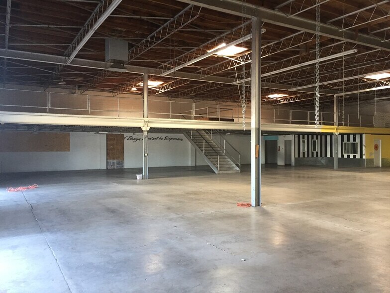 More Photos Of 724 W Indian School Rd, Phoenix Showroom For Sale