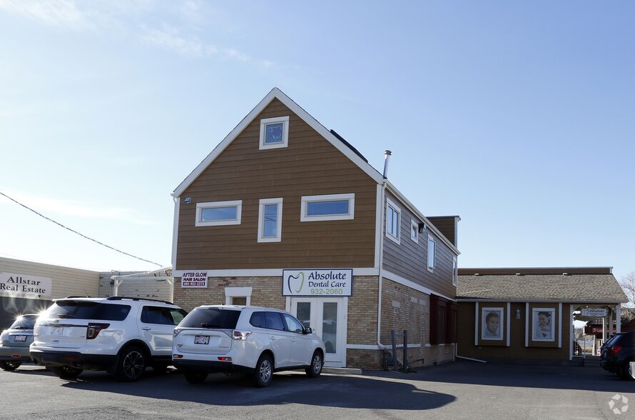 More Photos Of 508 1st St E, Cochrane Freestanding For Lease