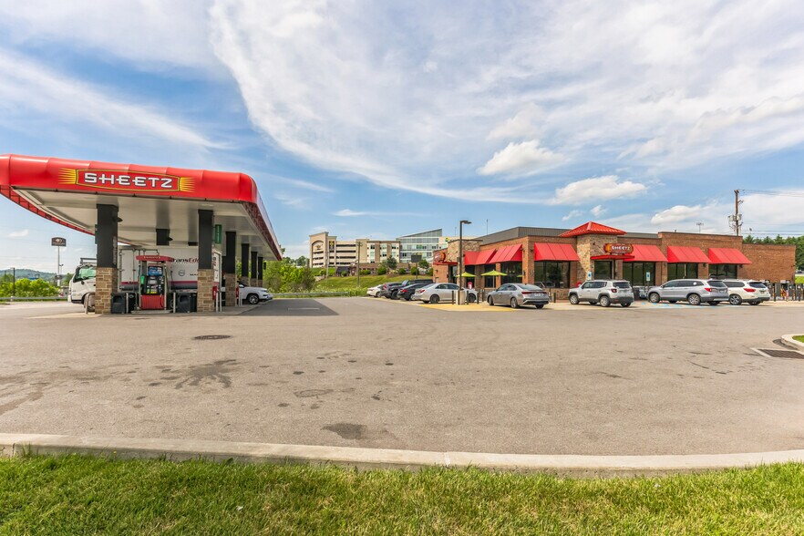 More Photos Of 300 Racetrack Rd, Washington Convenience Store For Sale