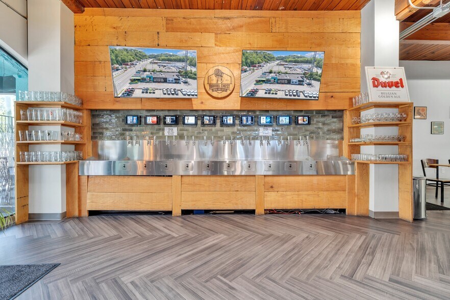 More Photos Of 2601 Franklin Rd, Roanoke Freestanding For Sale