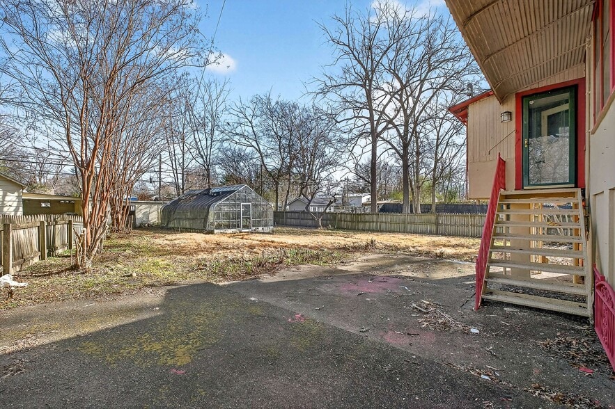 More Photos Of 408 NE Atlantic St, Tullahoma Flex For Sale