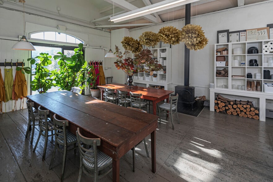 More Photos Of 2 Bridge St, Milford Restaurant For Sale