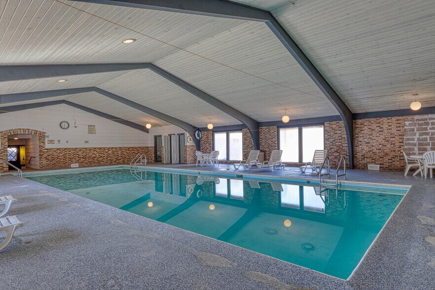 More Photos Of 726 S Highway 35, Saint Croix Falls Hotel For Sale