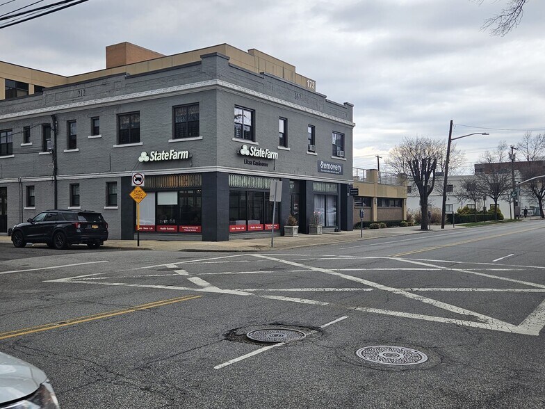 More Photos Of 154 Mineola Blvd, Mineola Storefront Retail Residential For Lease