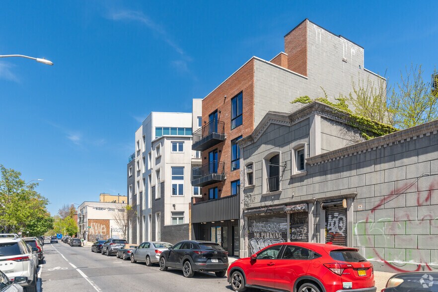 More Photos Of 250 Manhattan Ave, Brooklyn Apartments For Sale