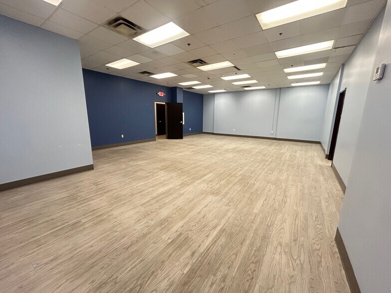 More Photos Of 22 N 1st St, Newark Light Distribution For Lease