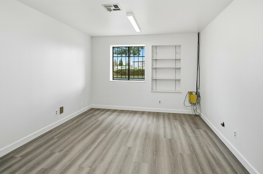 More Photos Of 593 Industrial Pky, Hayward Warehouse For Sale