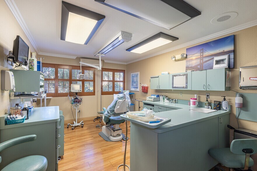 More Photos Of 2211 4th St, Santa Rosa Medical For Sale