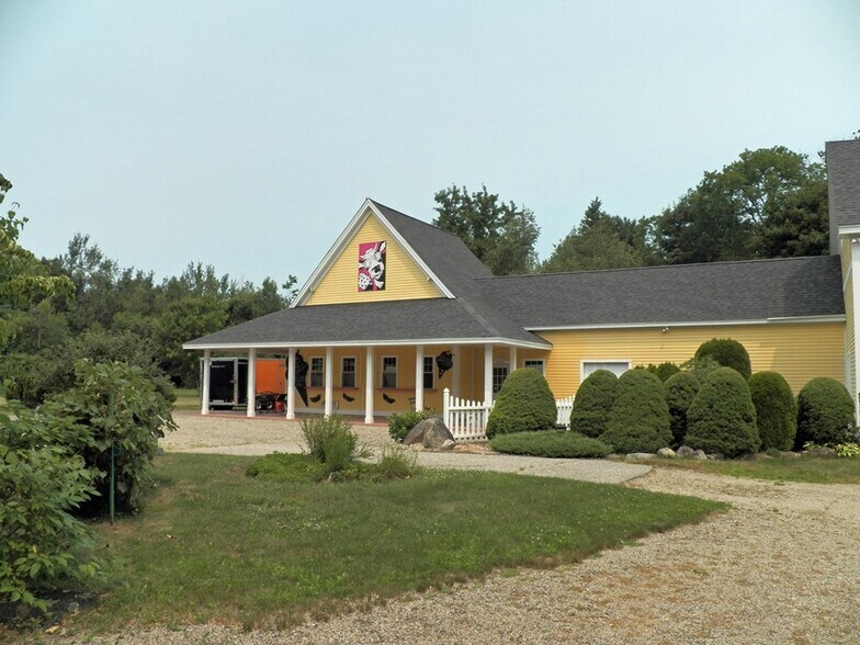 Primary Photo Of 146 Calef Hwy, Barrington Flex For Sale