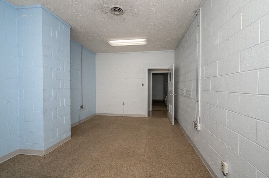 More Photos Of 2918 Price Ave, Cincinnati Office For Lease