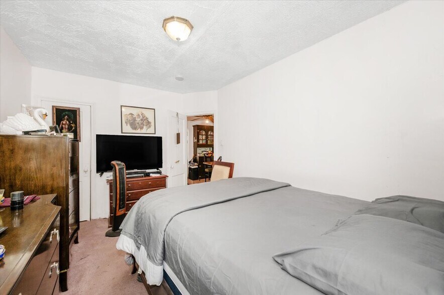 More Photos Of 1010-1012 16TH Street NE, Washington Apartments For Sale