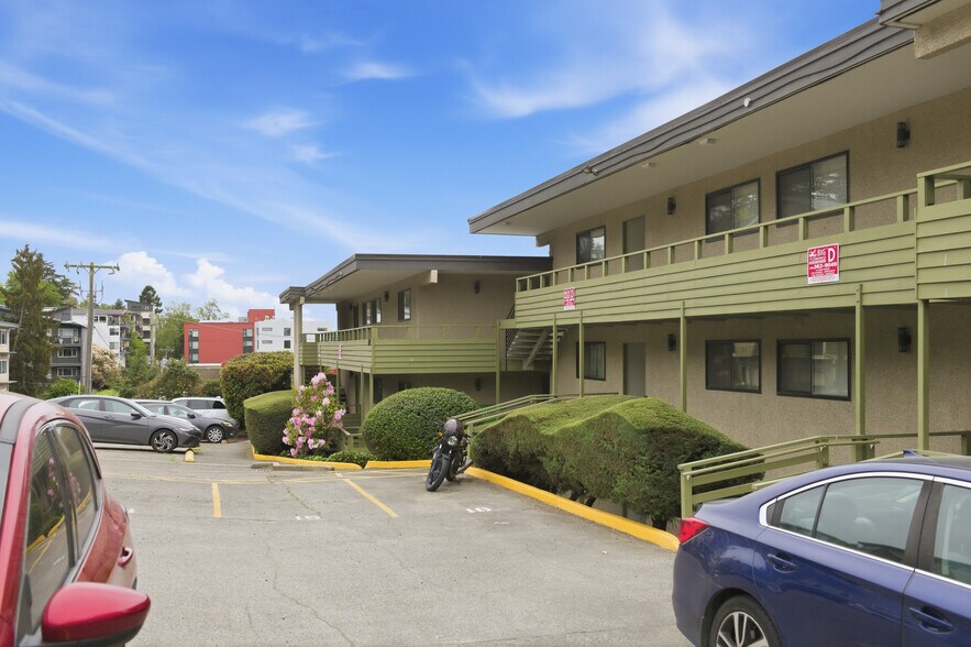 More Photos Of 2820 15th W, Seattle Apartments For Sale