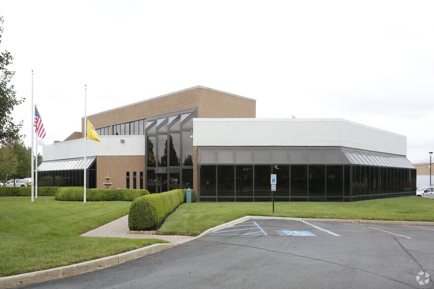 Primary Photo Of 274 Raritan Center Pky, Edison Light Distribution For Lease
