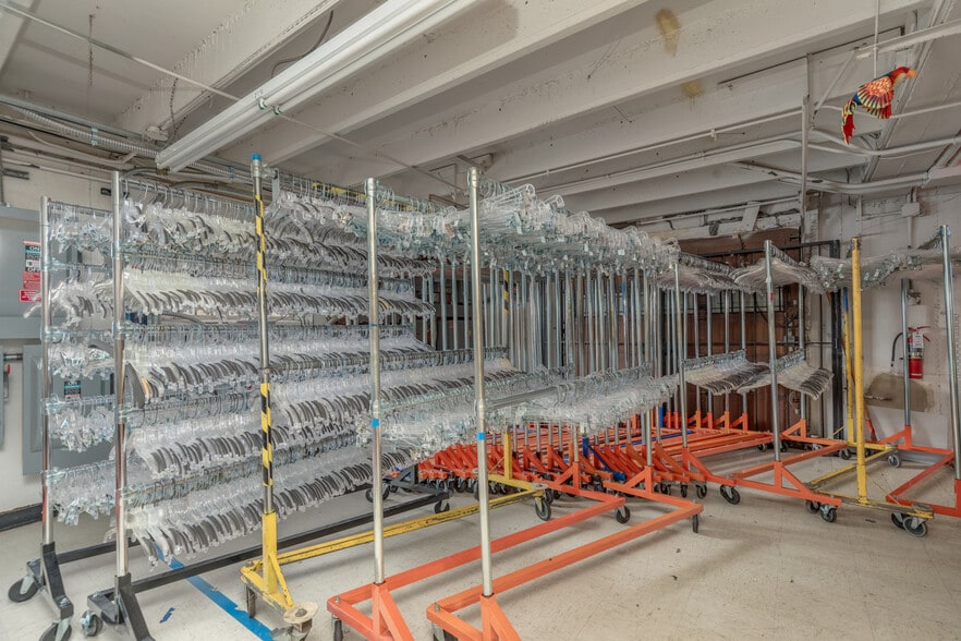 More Photos Of 295 N Lindbergh Blvd, Saint Louis Freestanding For Sale