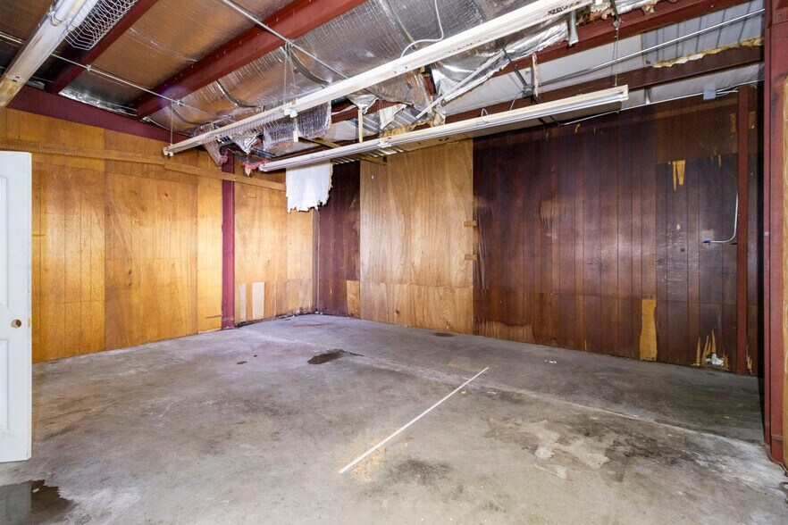 More Photos Of 1801 N Main St, Baytown Flex For Sale