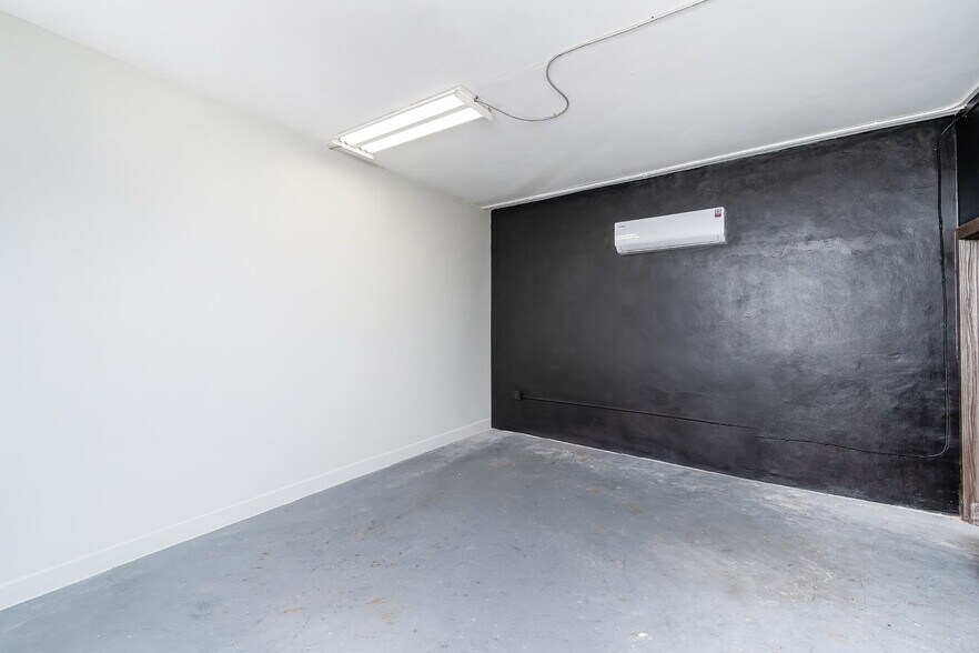 More Photos Of 7025 NW 7th Ave, Miami Research And Development For Sale