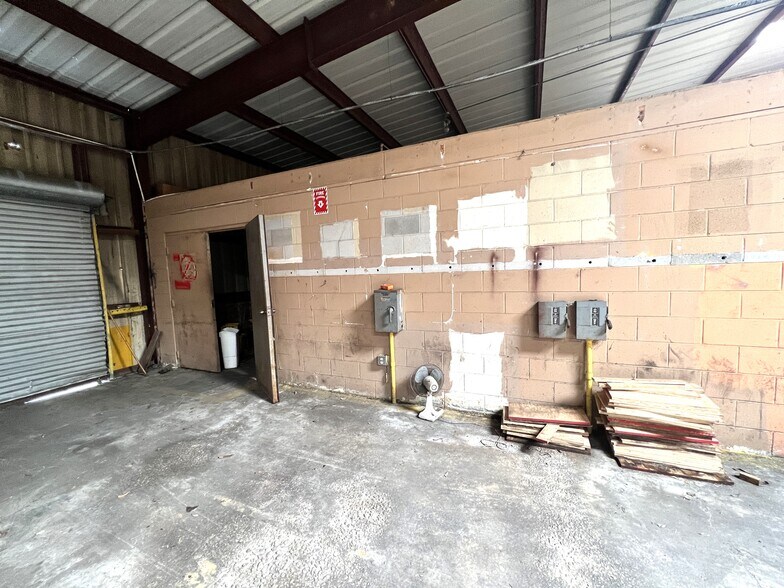 More Photos Of 401 Bingham, Ozark Warehouse For Sale