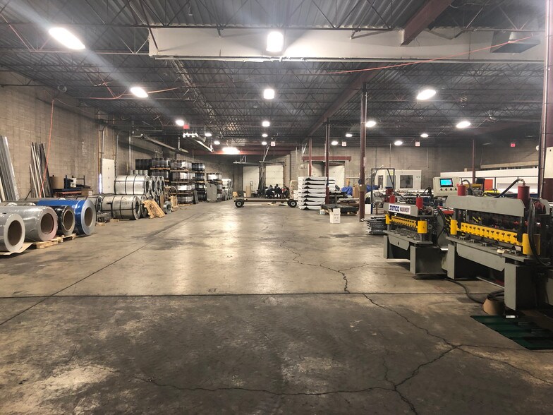 More Photos Of 1324 36th Ave NE, Calgary Warehouse For Sale