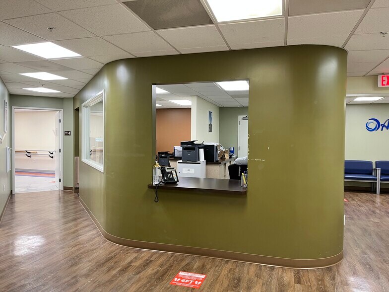 More Photos Of 1577 E Chevy Chase Dr, Glendale Medical For Lease