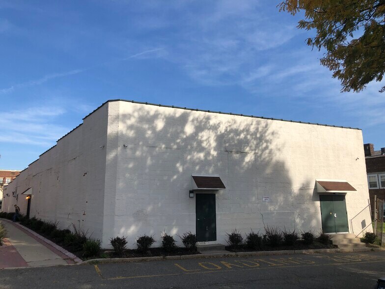 More Photos Of 217 Parker Ave, Clifton Light Distribution For Sale