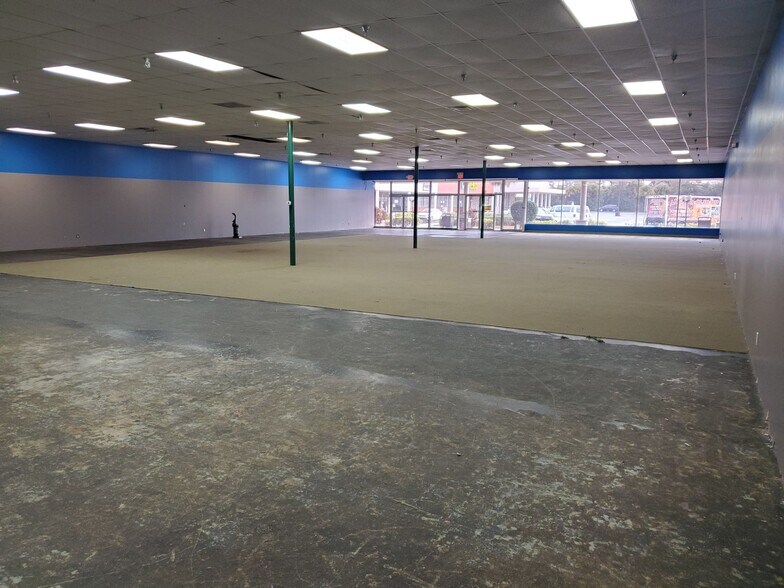 More Photos Of 2921 S Orlando Dr, Sanford General Retail For Lease