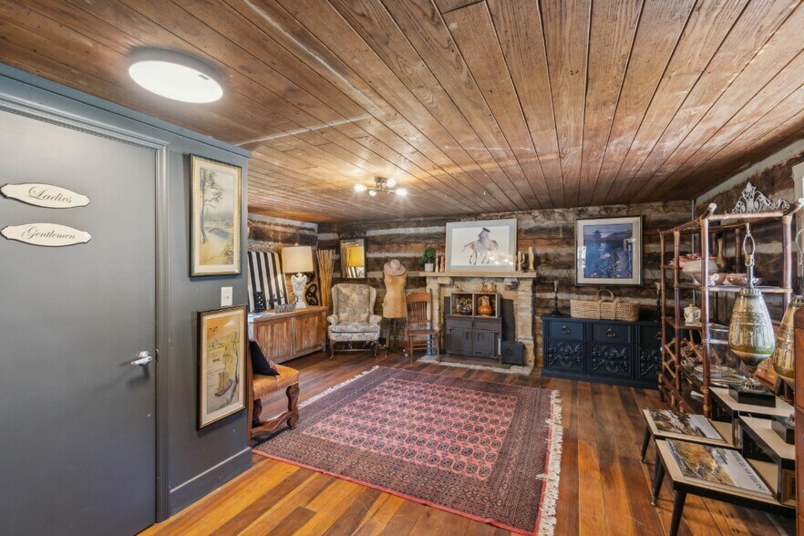 More Photos Of 1760 Fairview Blvd, Fairview General Retail For Sale