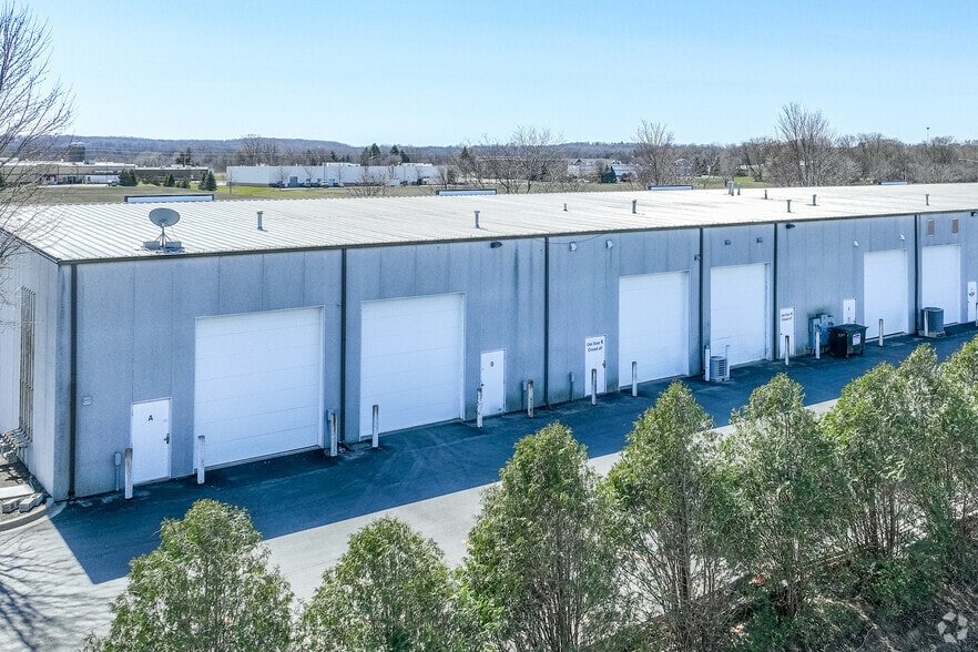 More Photos Of 212 Lindow Ln, Marengo Warehouse For Lease