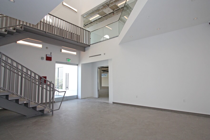 More Photos Of 3272 Motor Ave, Los Angeles Unknown For Lease