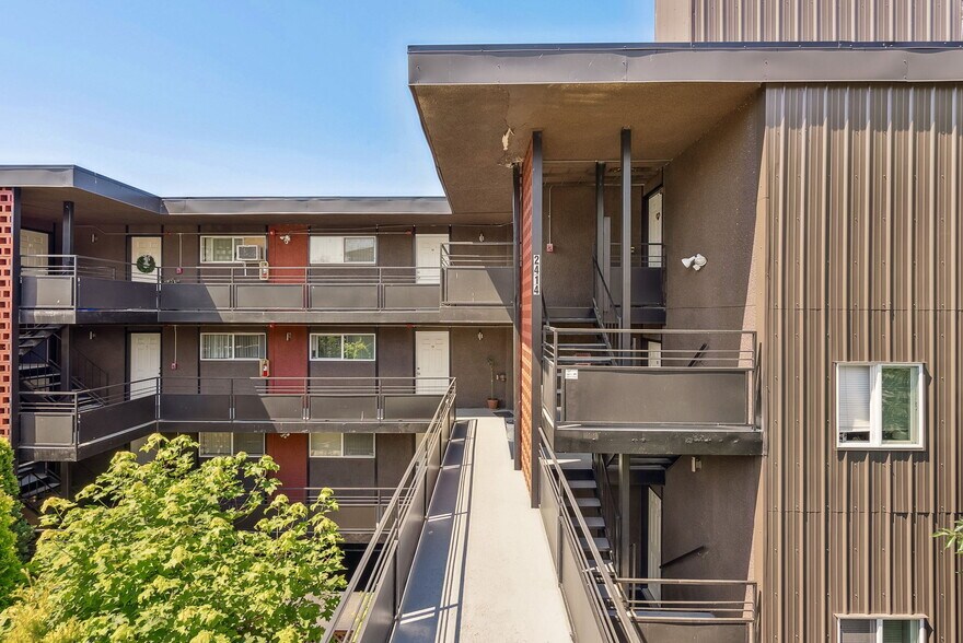 More Photos Of 2414 13th Ave S, Seattle Apartments For Sale