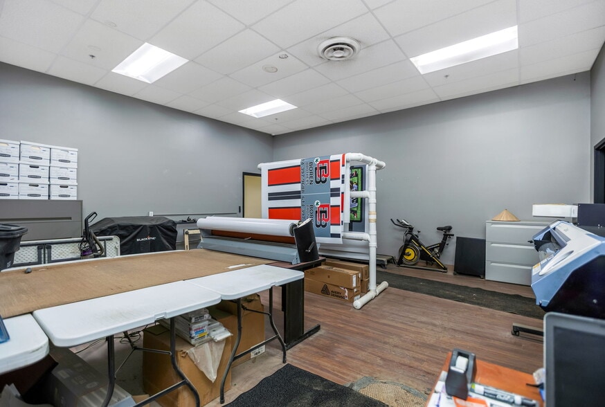 More Photos Of 808 Rhoads Ave, Columbus Warehouse For Lease