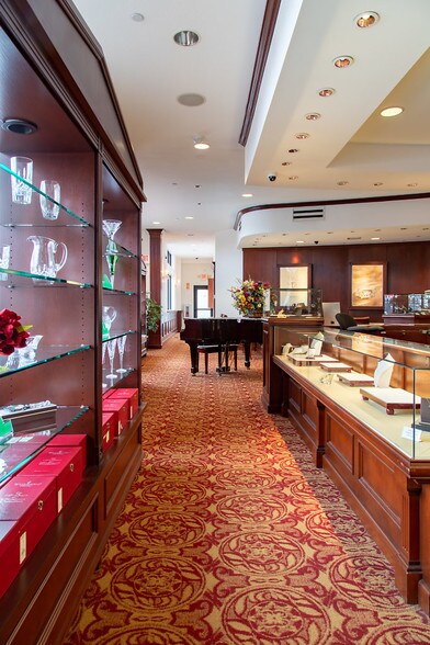 More Photos Of 700 E Main St, Anoka Freestanding For Lease