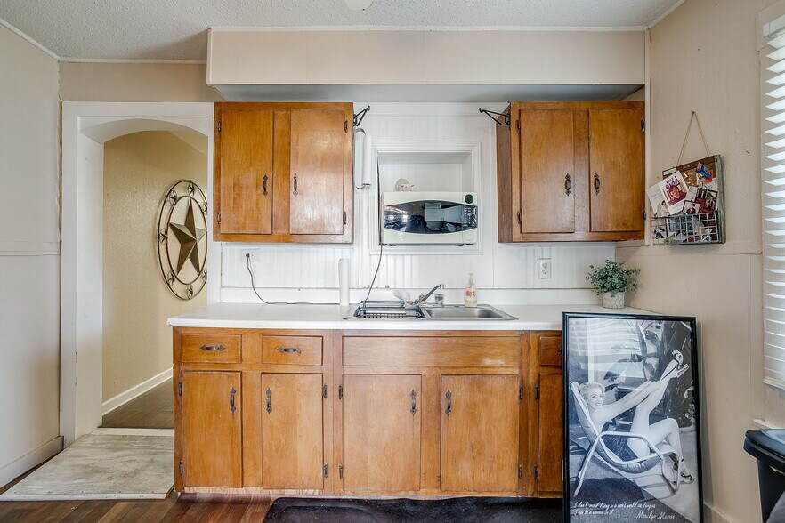 More Photos Of 1504 Bus Rte 1187, Crowley Freestanding For Sale