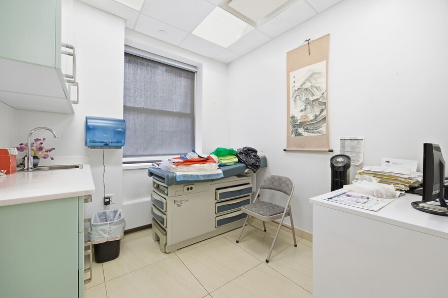 More Photos Of 139 Centre St, New York Medical For Sale