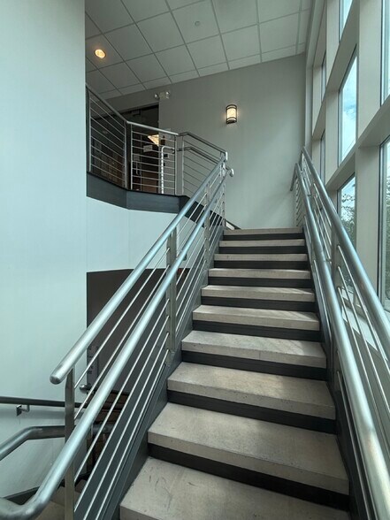 More Photos Of 260 E University Ave, Cincinnati Medical For Sale