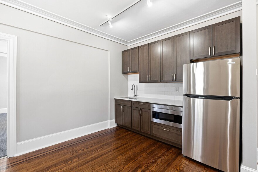 More Photos Of 37 E Germantown Pike, Plymouth Meeting Office For Sale