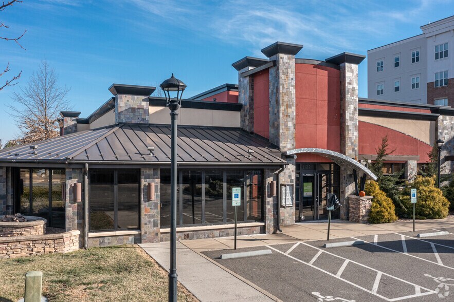 More Photos Of 11275 W Broad St, Glen Allen Unknown For Lease