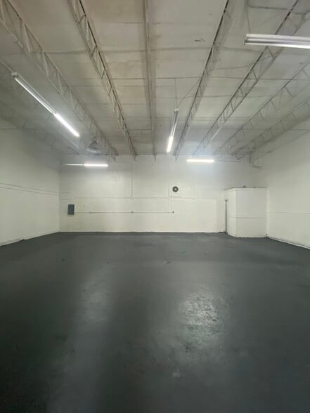 More Photos Of 5712 SW 25th St, West Park Warehouse For Lease