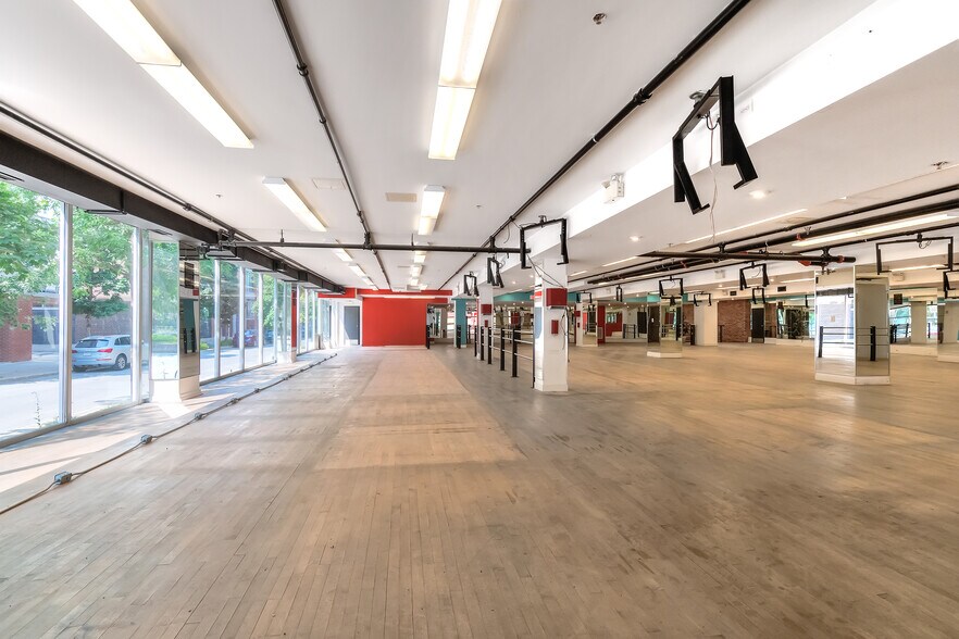 More Photos Of 7345 Boul Saint-Laurent, Montréal Storefront Retail Residential For Sale