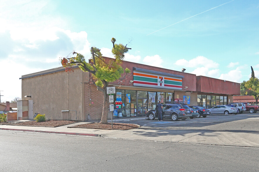 Primary Photo Of 111-113 W Walnut Ave, Visalia Freestanding For Lease