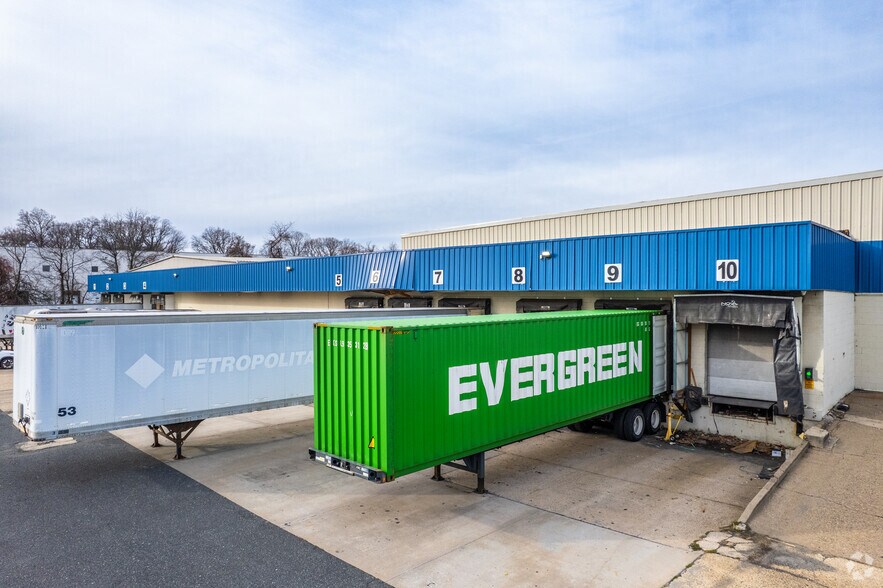 More Photos Of 800 Coopertown Rd, Delanco Distribution For Lease