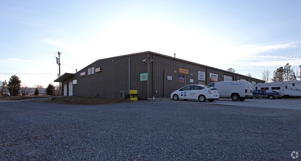 More Photos Of 3227 Wilkinson Blvd, Charlotte Warehouse For Sale
