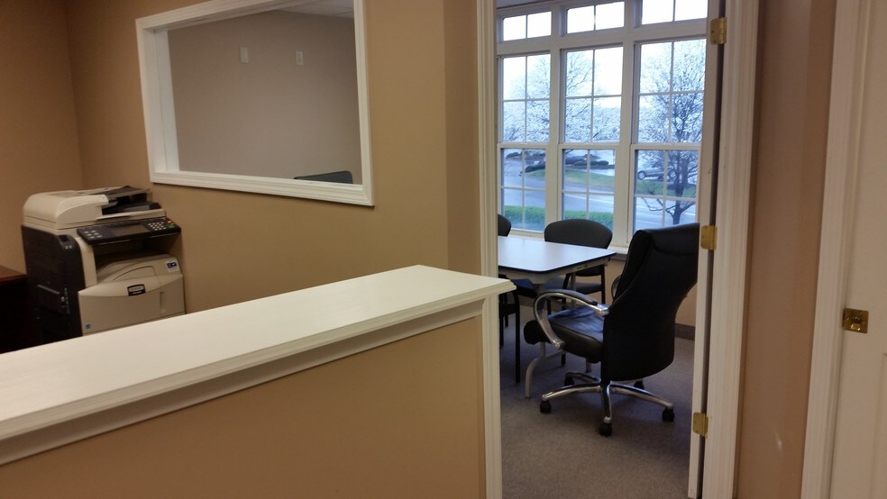 More Photos Of 601 N Shore Dr, Jeffersonville Medical For Sale