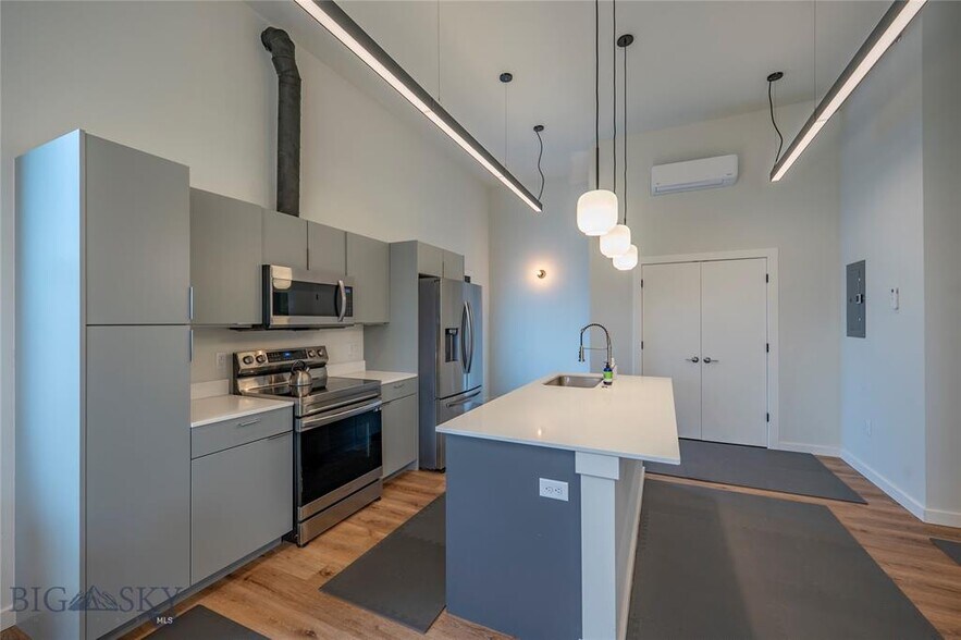 More Photos Of 924 E Park St, Livingston Apartments For Sale