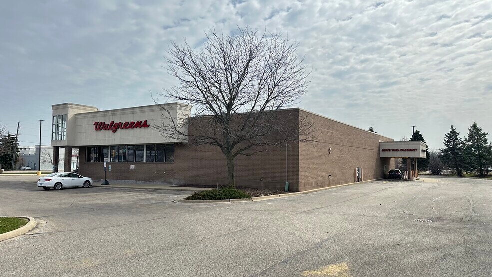 More Photos Of 1301 E Algonquin Rd, Algonquin Drugstore For Sale