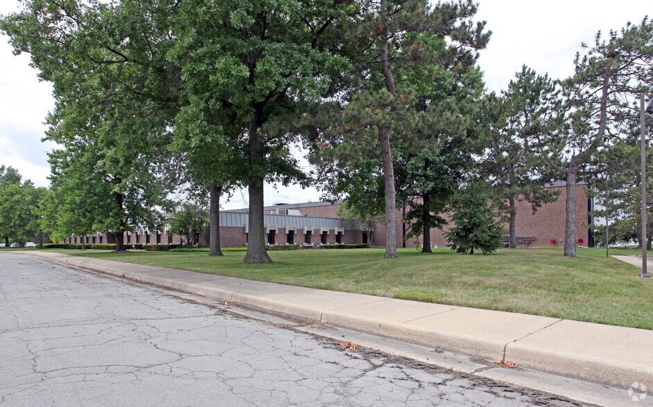 More Photos Of 30500 Cypress Rd, Romulus Distribution For Lease