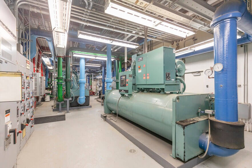 More Photos Of 201 N Sunrise Ave, Roseville Research And Development For Sale