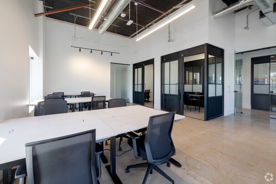 More Photos Of 1801 E Camelback Rd, Phoenix Coworking Space