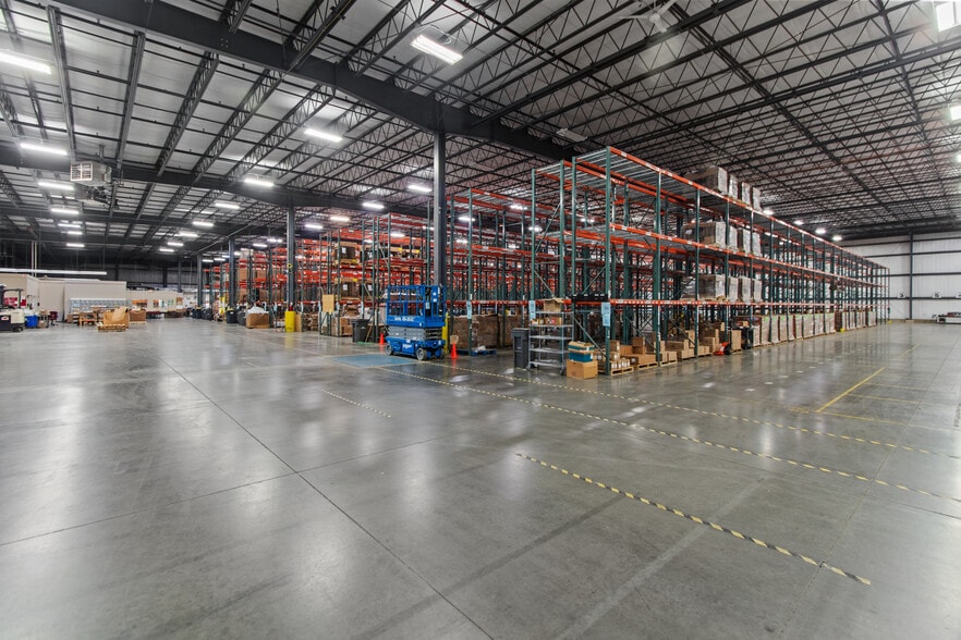 More Photos Of 2435 Schultz Rd, Neenah Warehouse For Lease